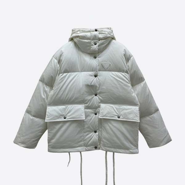 プラダ ホワイトダウンジャケット